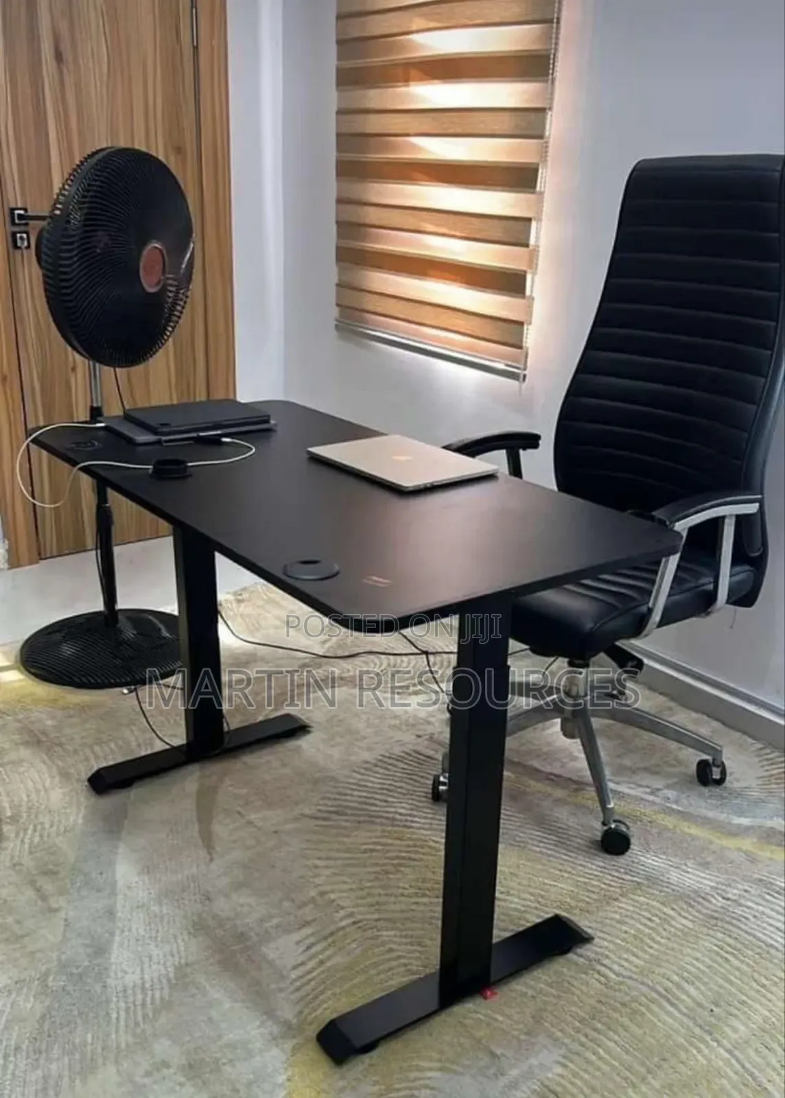 1.4 Meters Adjustable Computer Table