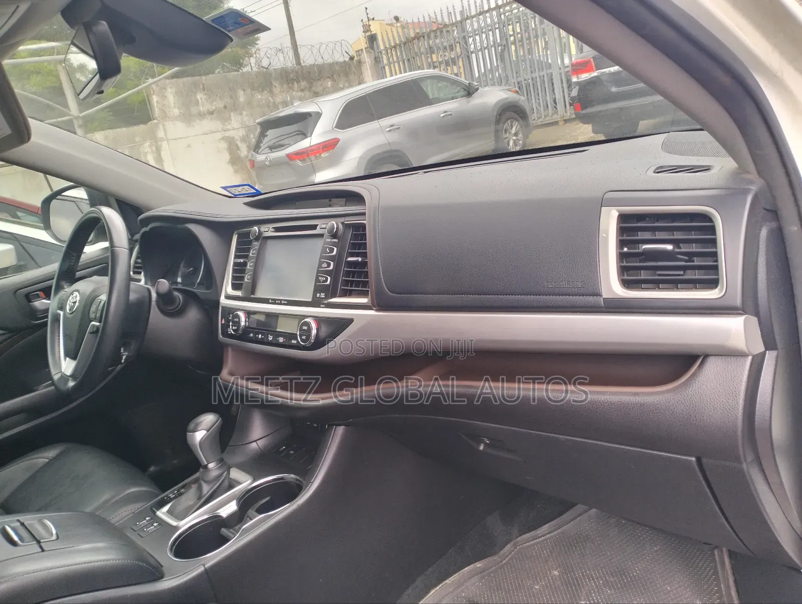 Toyota Highlander XLE 4x2 V6 (3.5L 6cyl 8A) 2017 White
