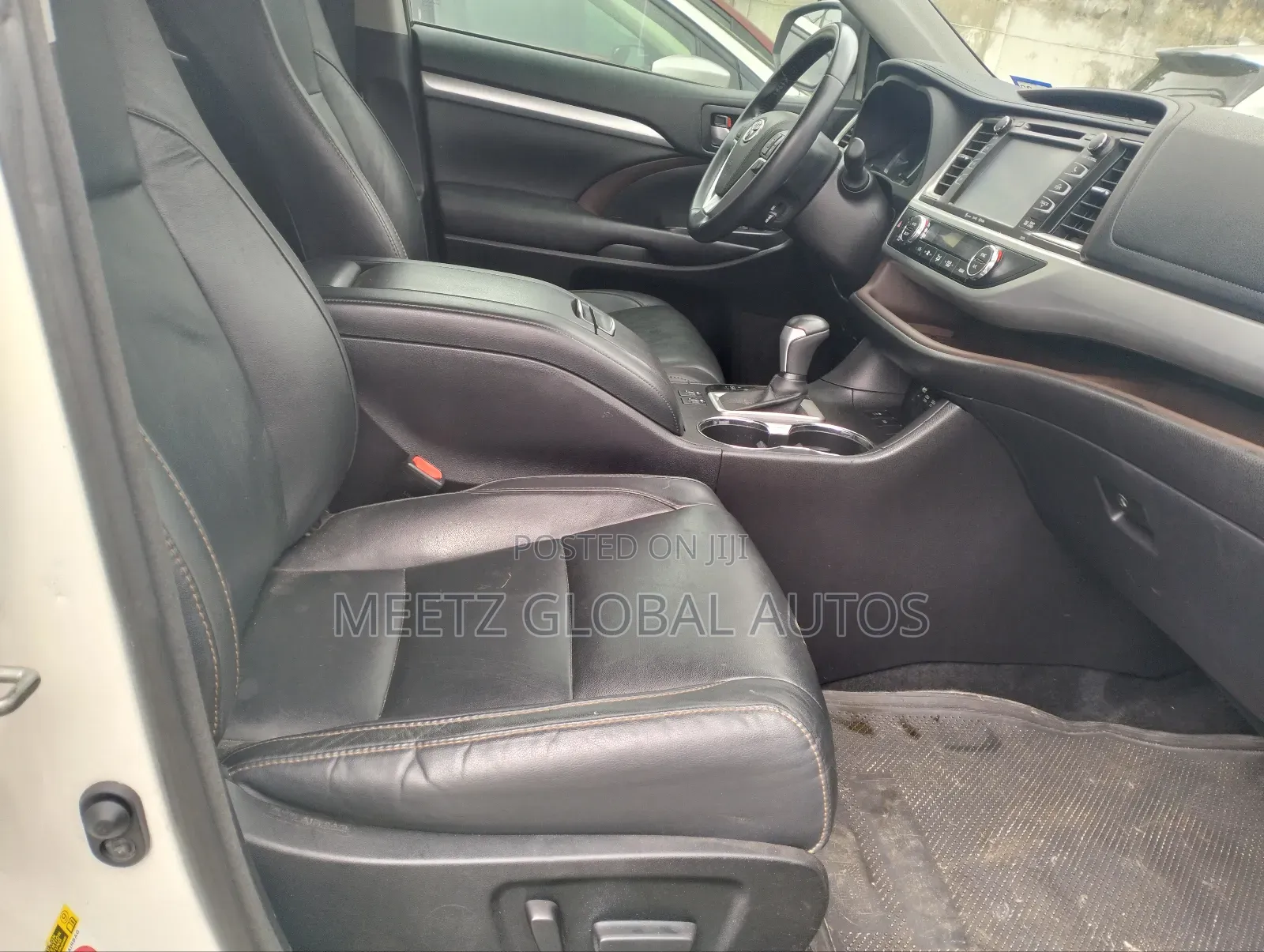 Toyota Highlander XLE 4x2 V6 (3.5L 6cyl 8A) 2017 White