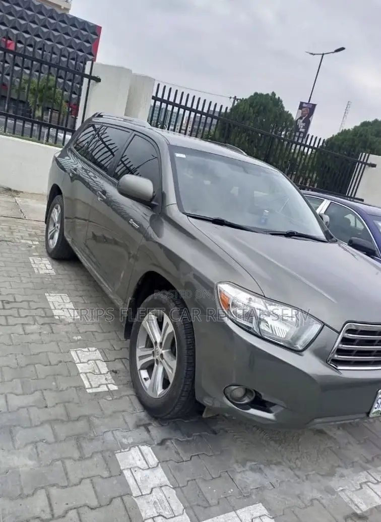 Toyota Highlander Available for Hire.