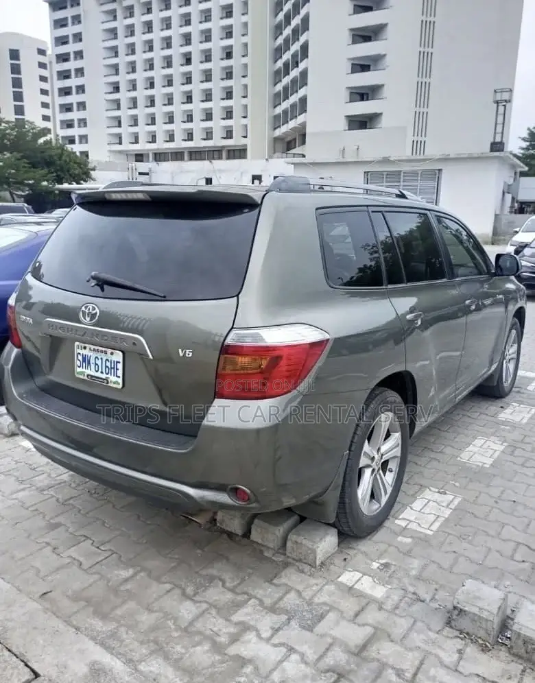 Toyota Highlander Available for Hire.