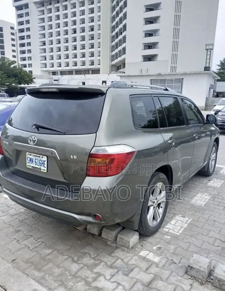Toyota Highlander Available for Hire.