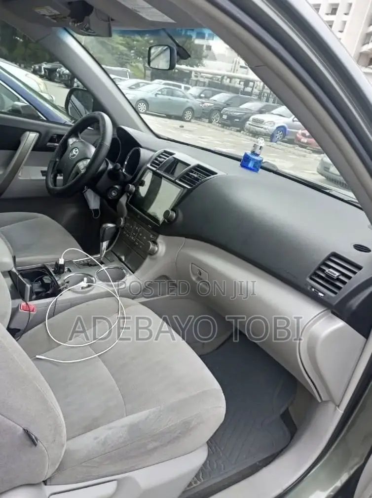 Toyota Highlander Available for Hire.