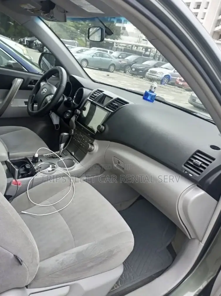 Toyota Highlander Available for Hire.