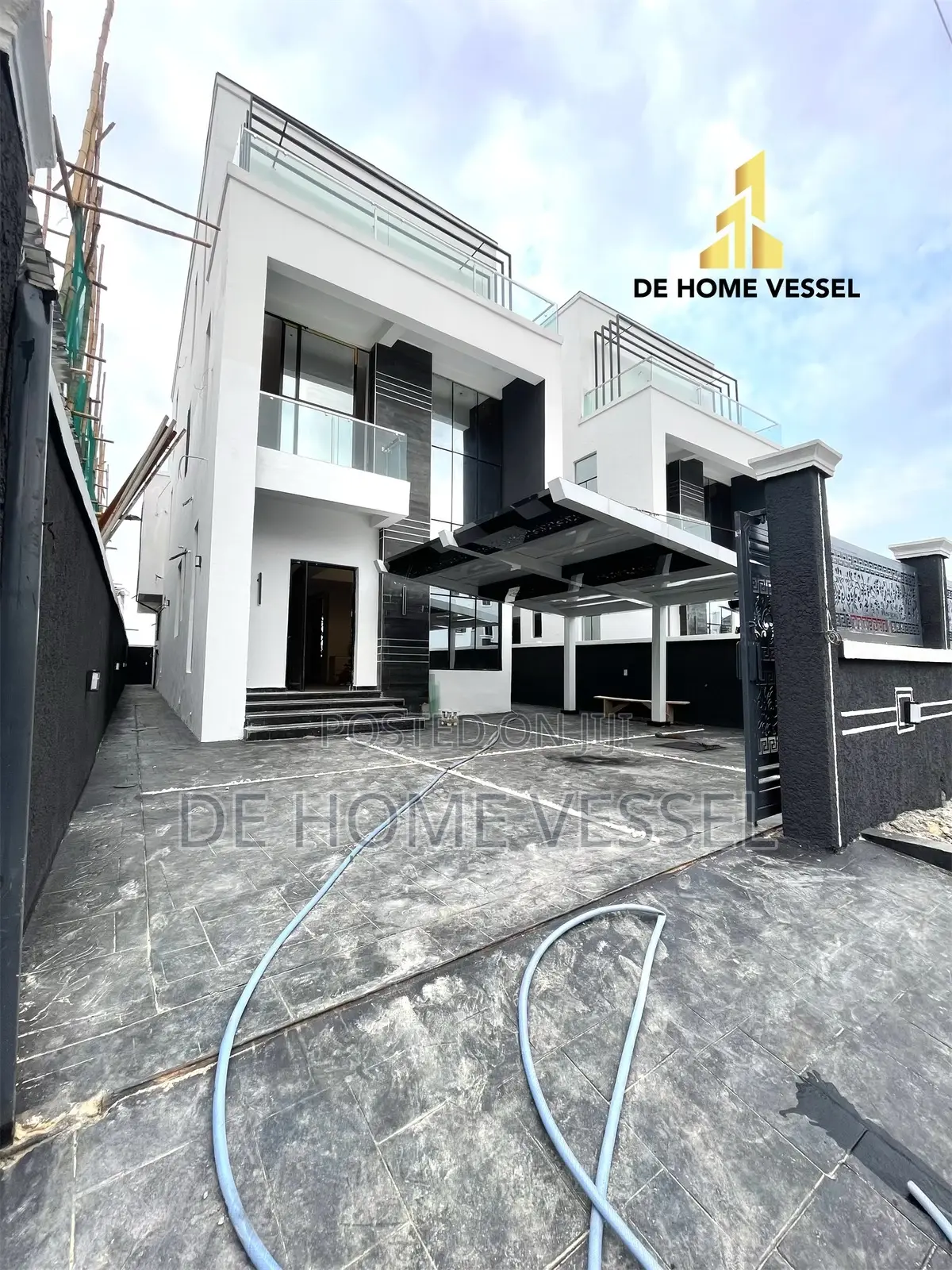 5bdrm Duplex in Lekki for sale