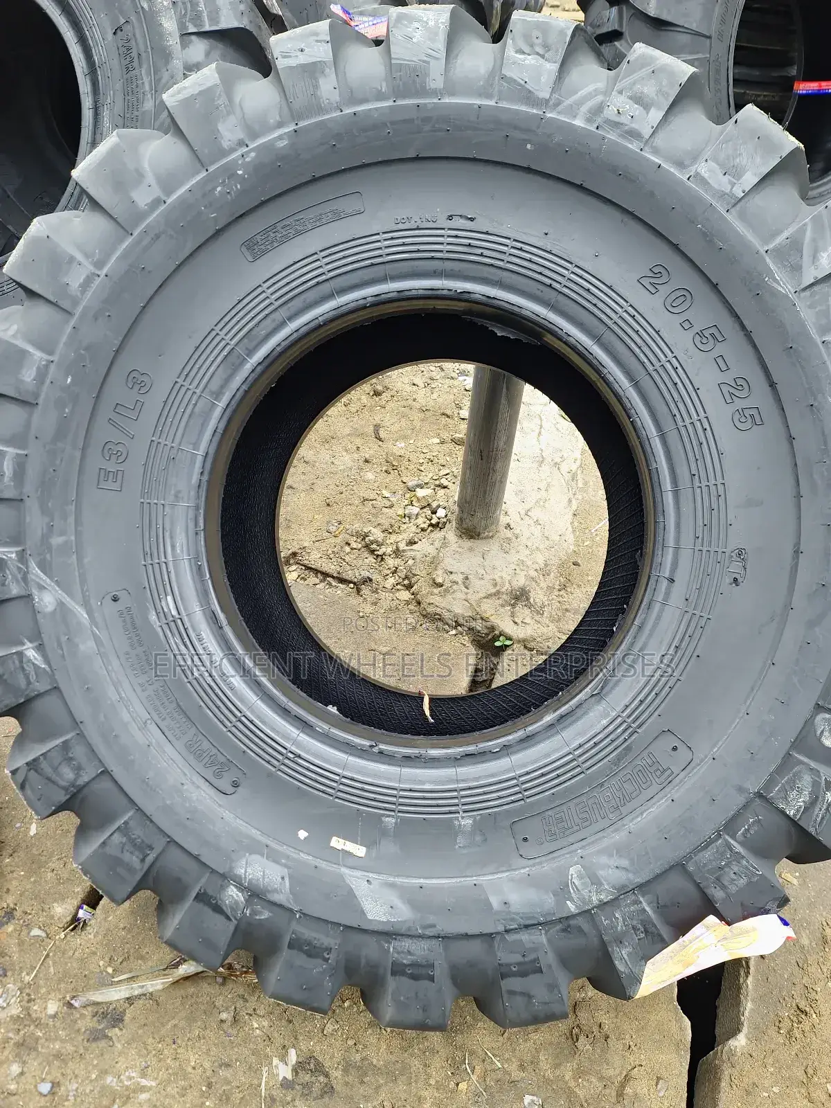 20.5-25 Rockbuster for Caterpillar Payloader