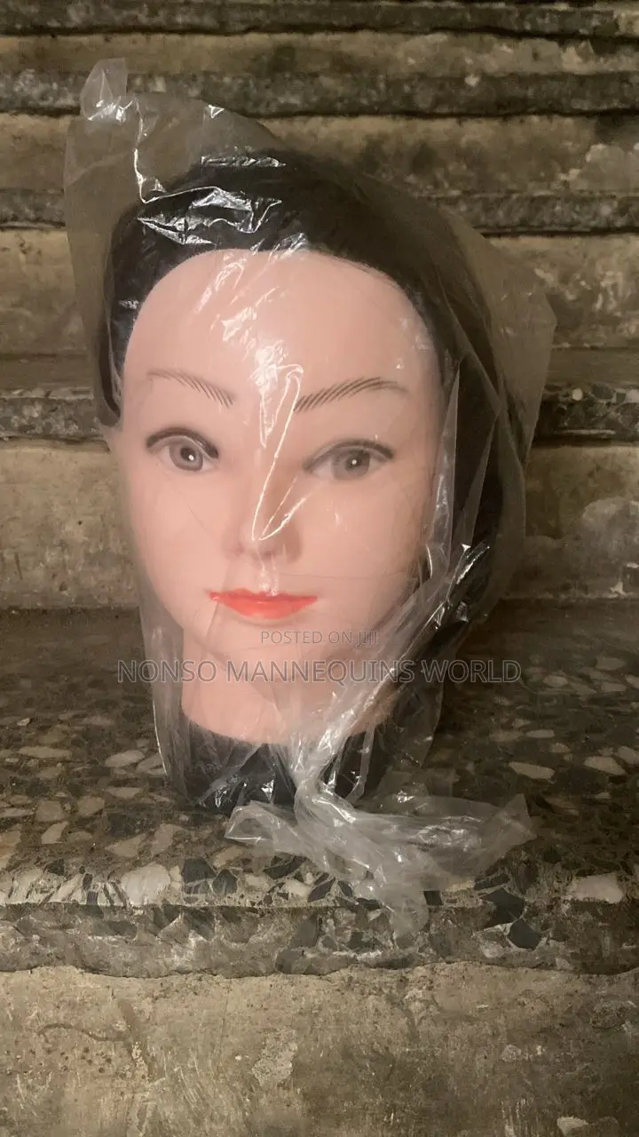 Mannequin Head With Hairs