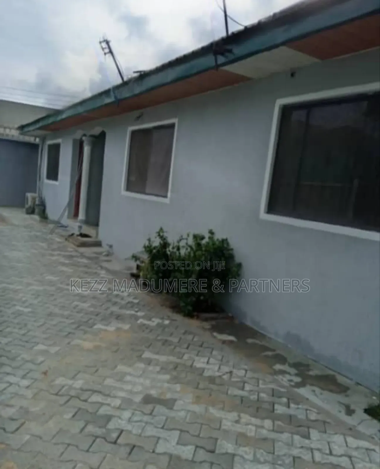 5bdrm Block of Flats in Rumuaghulu , Port, Rumuahalu for sale