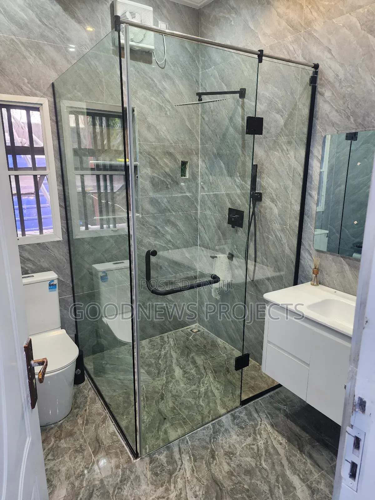 Glass Cubicle (Black Hinged )
