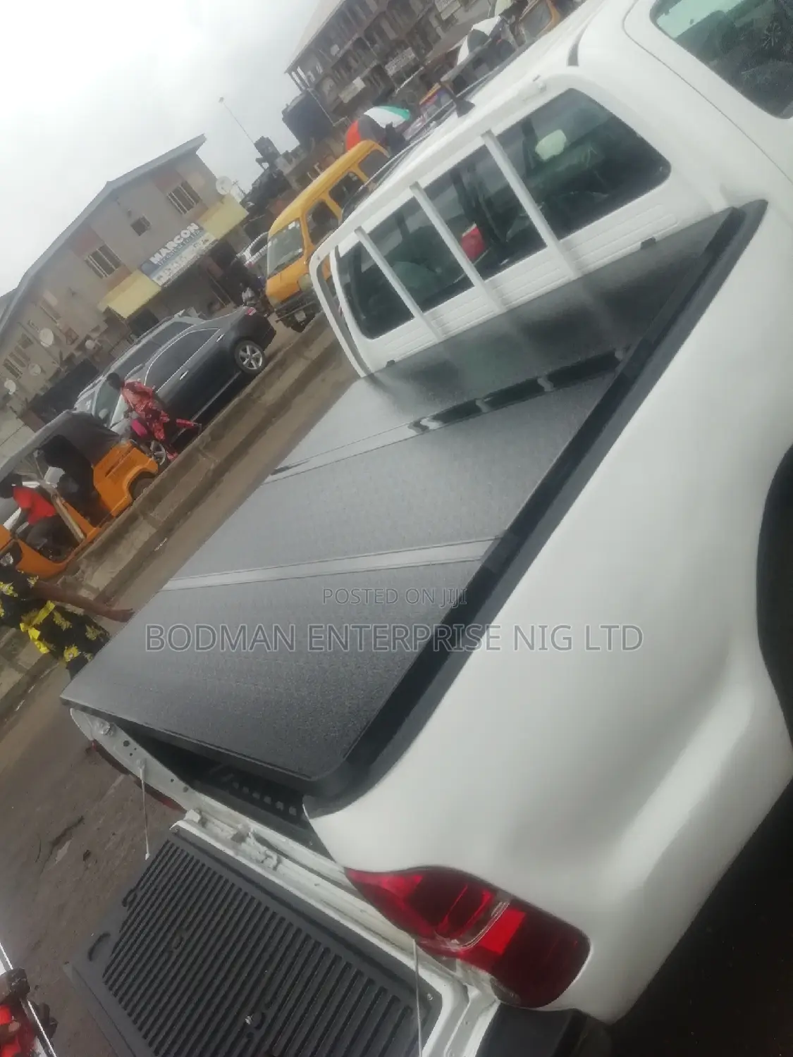 Fiber Folding Boot Cover Hilux