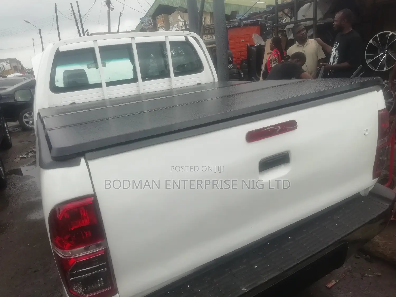Fiber Folding Boot Cover Hilux