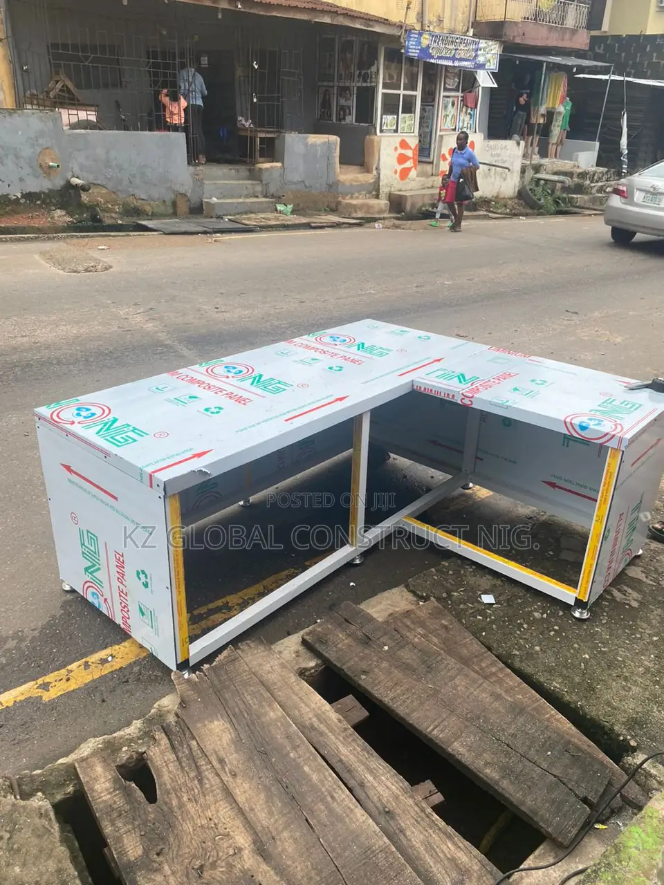 L-Shape Aluminum Cladding Table