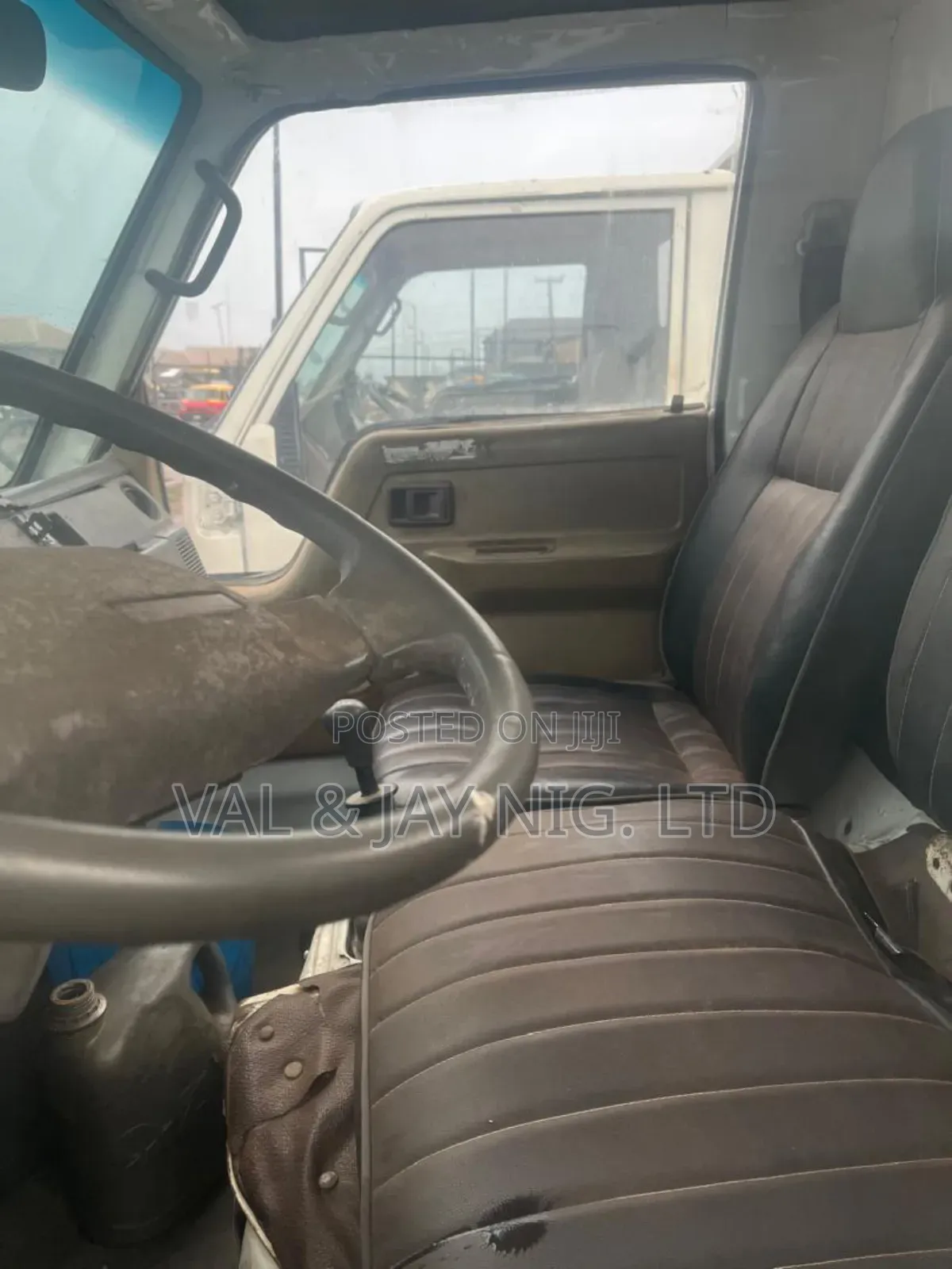 Toyota Dyna 150 - COMPANY USE - 6 Tyres
