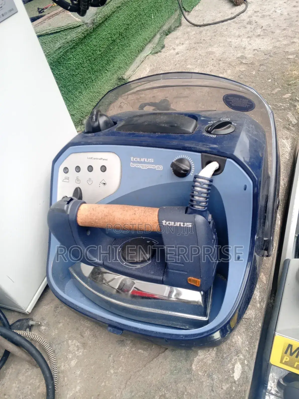 Taurus Industrial Iron Steam Iron