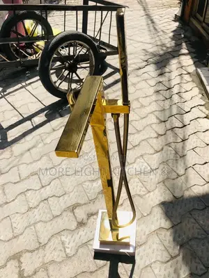 Close Mouth Gold Bath Mixer