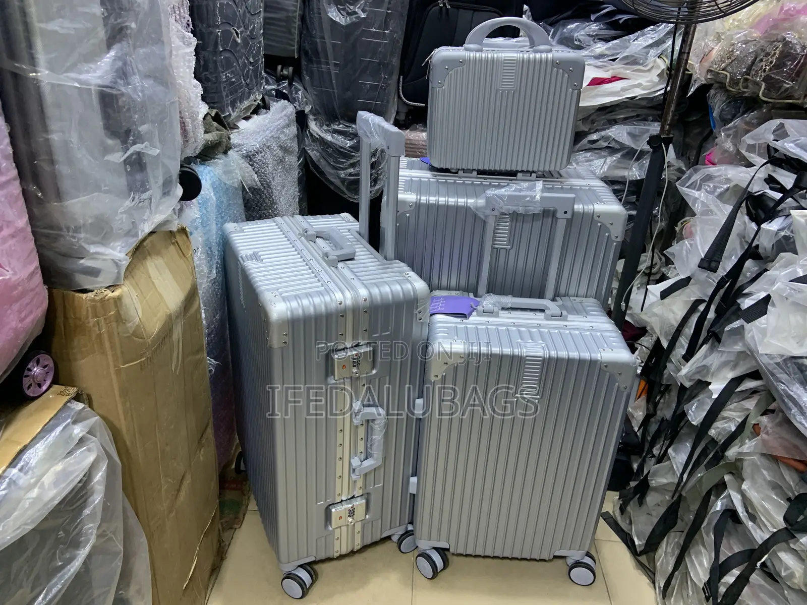 Set of 4 Quality Imported Aluminum Travel Luggage With Kit