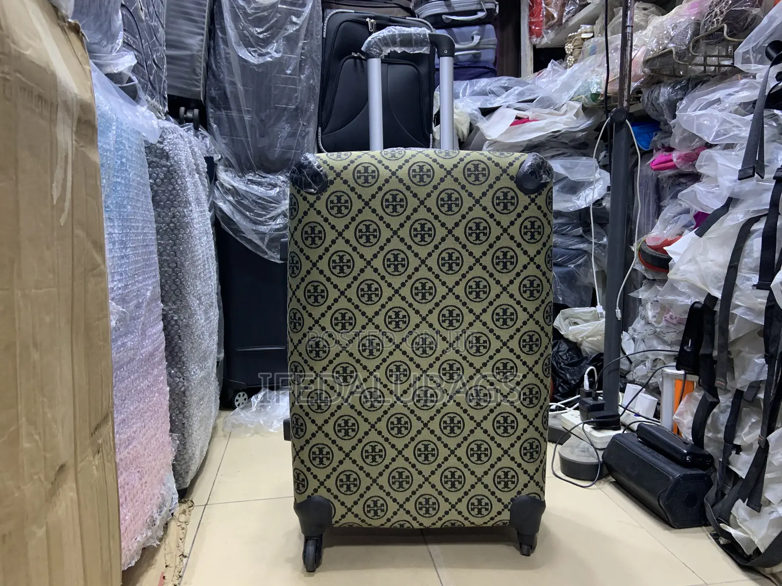 Medium Size Quality Fashionable Travel Luggage
