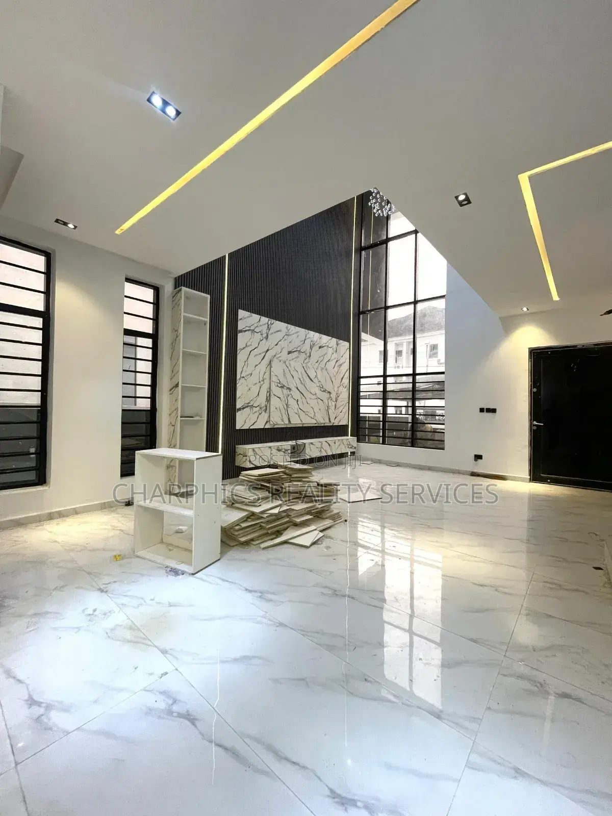 5bdrm Duplex in Ikota for sale