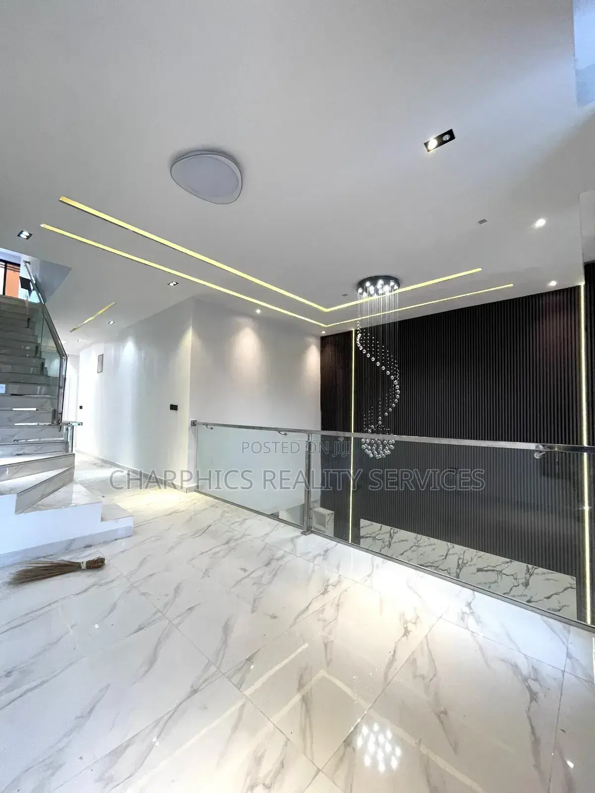 5bdrm Duplex in Ikota for sale
