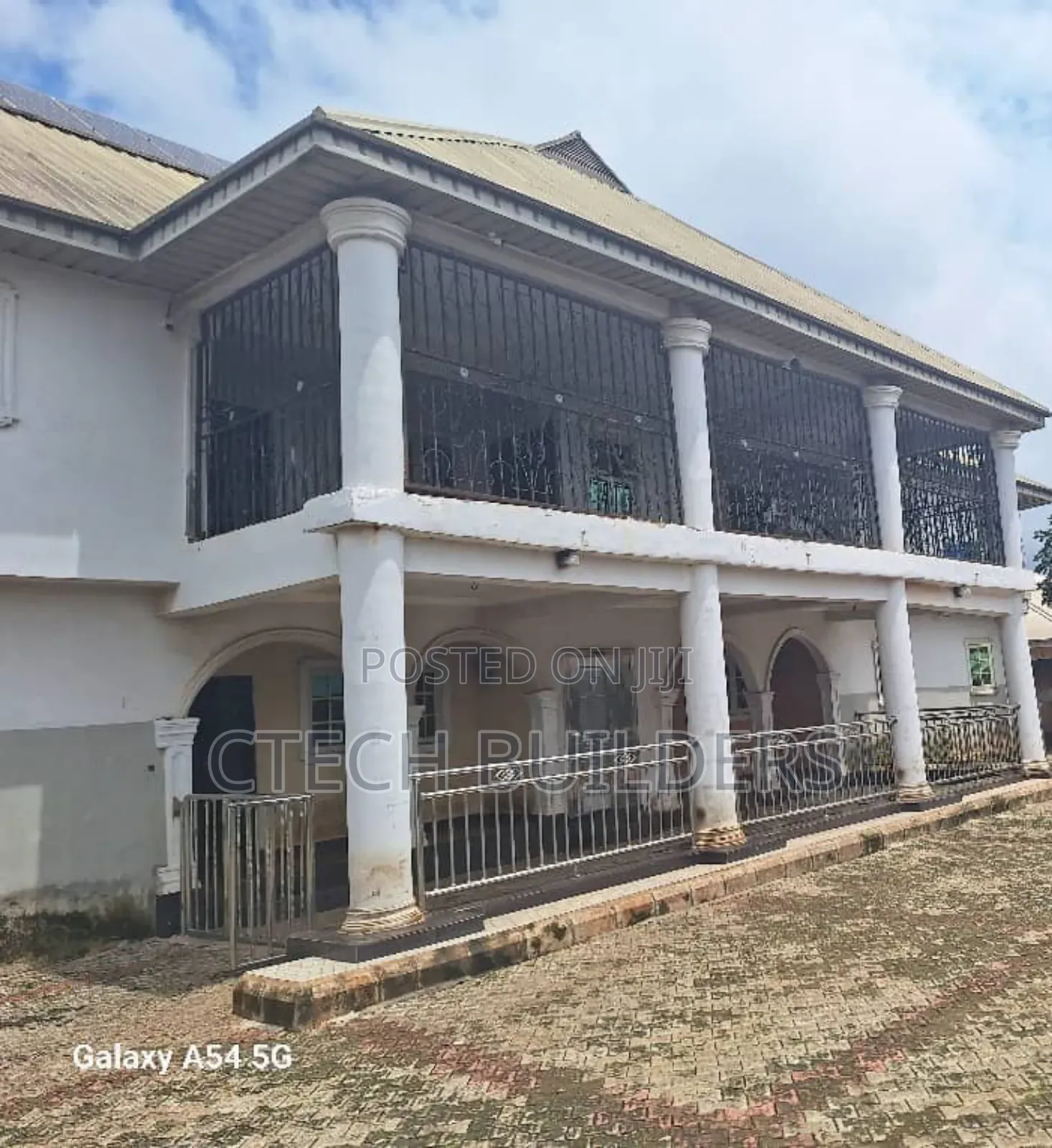 12bdrm Block of Flats in Benin City for sale