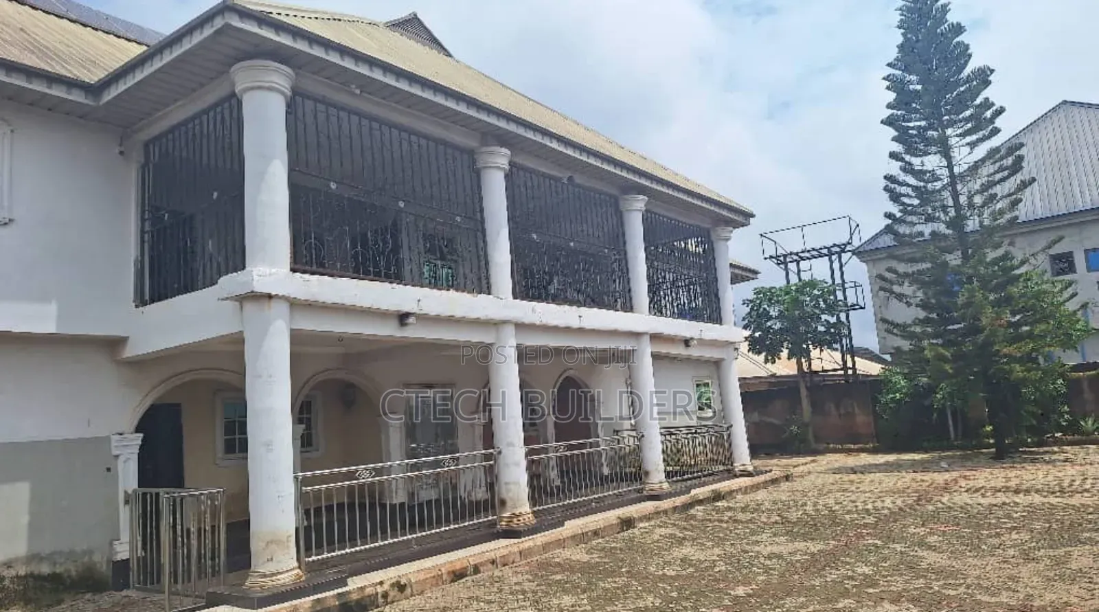 12bdrm Block of Flats in Benin City for sale
