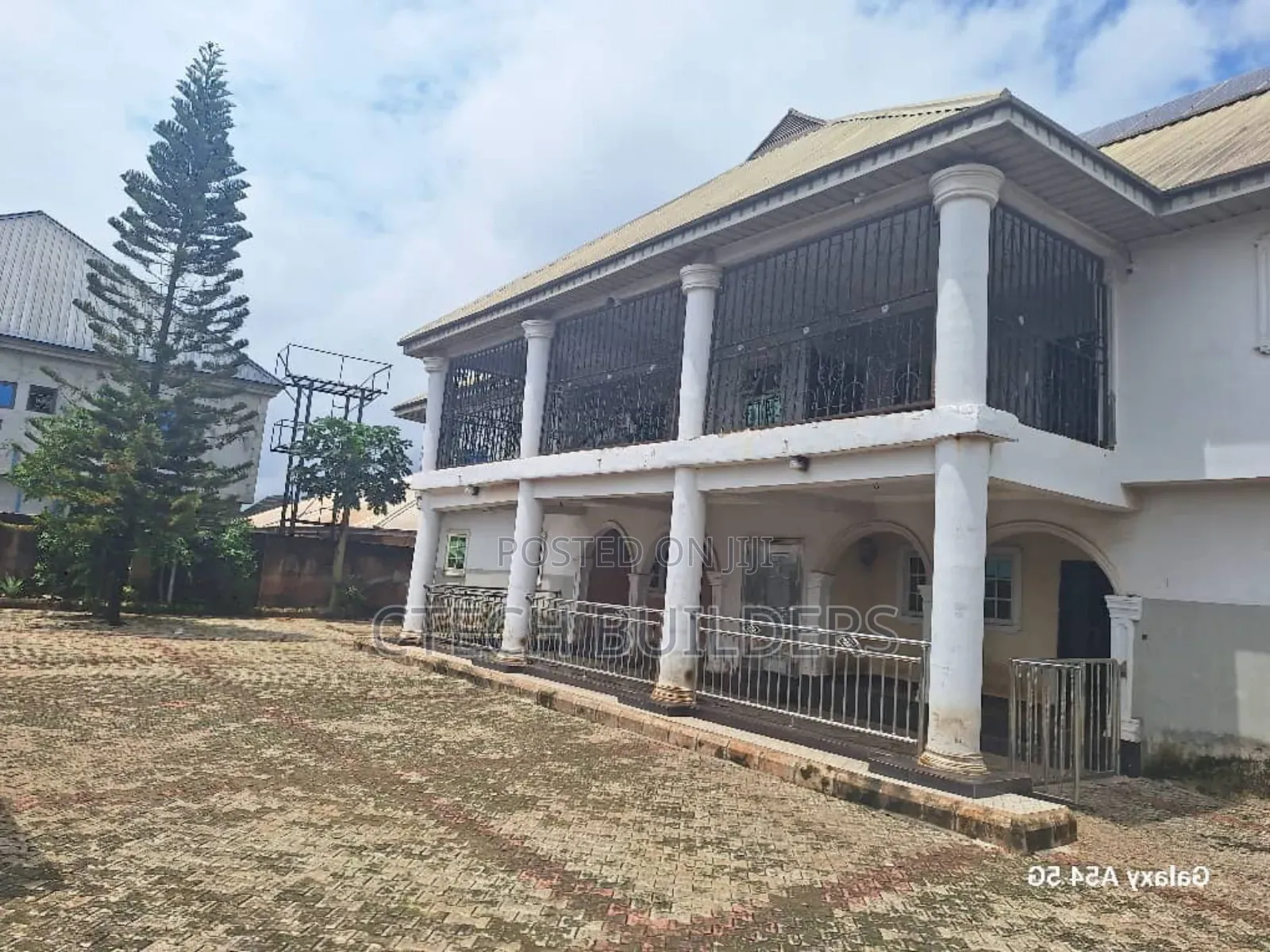 12bdrm Block of Flats in Benin City for sale
