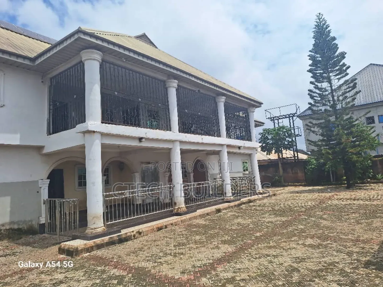 12bdrm Block of Flats in Benin City for sale