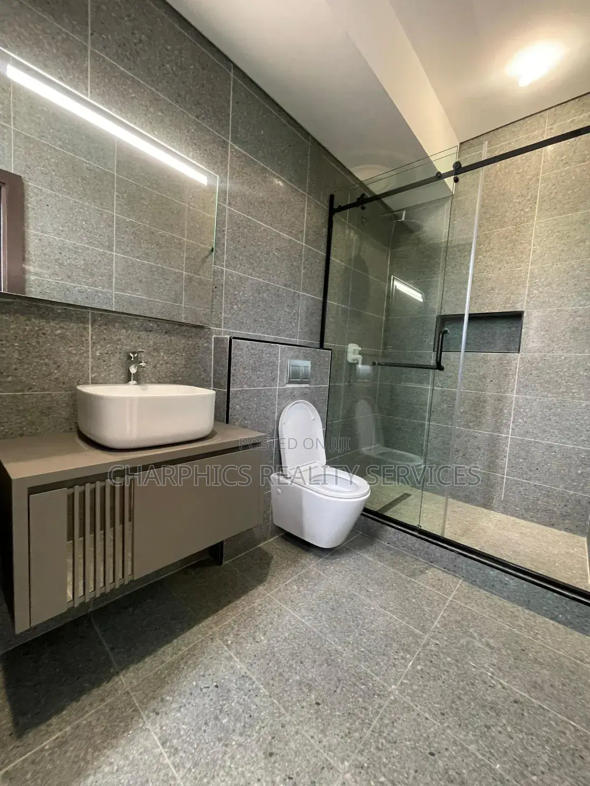 4bdrm Penthouse in ($1.2M), Victoria Island for sale