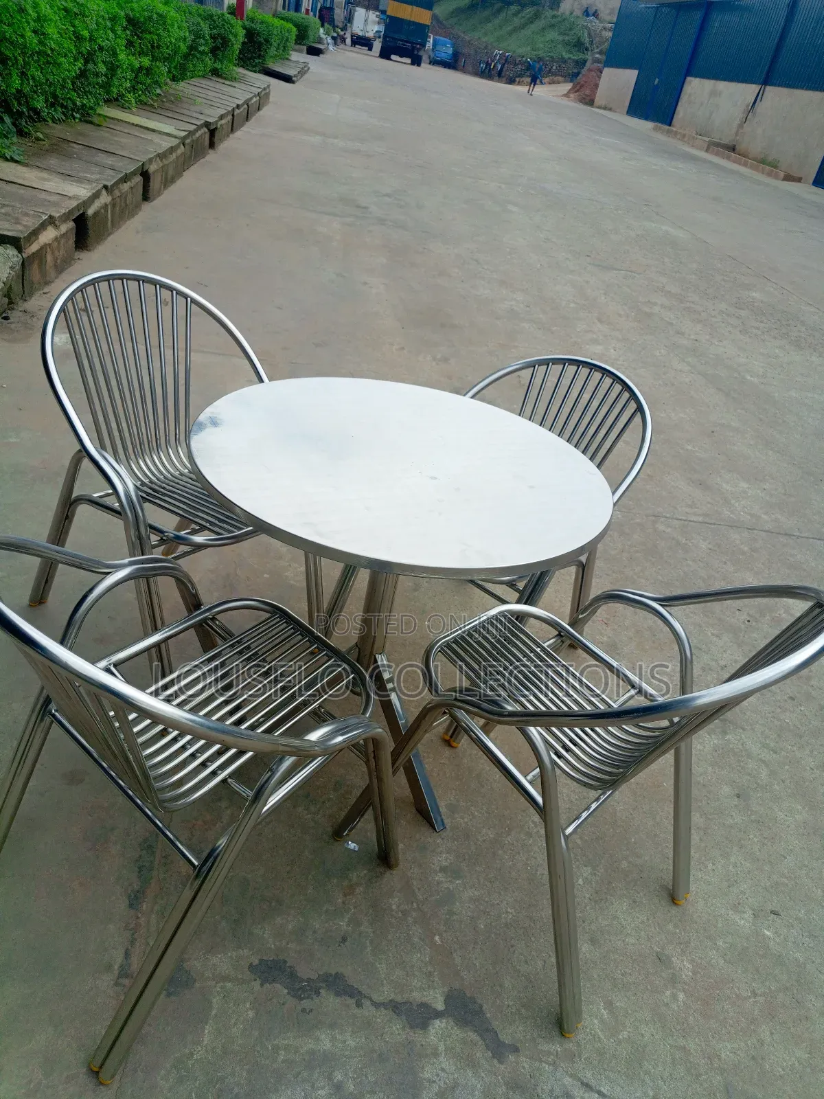 Your Pure 4 Seaters Stainless Steel Chair With Round Table
