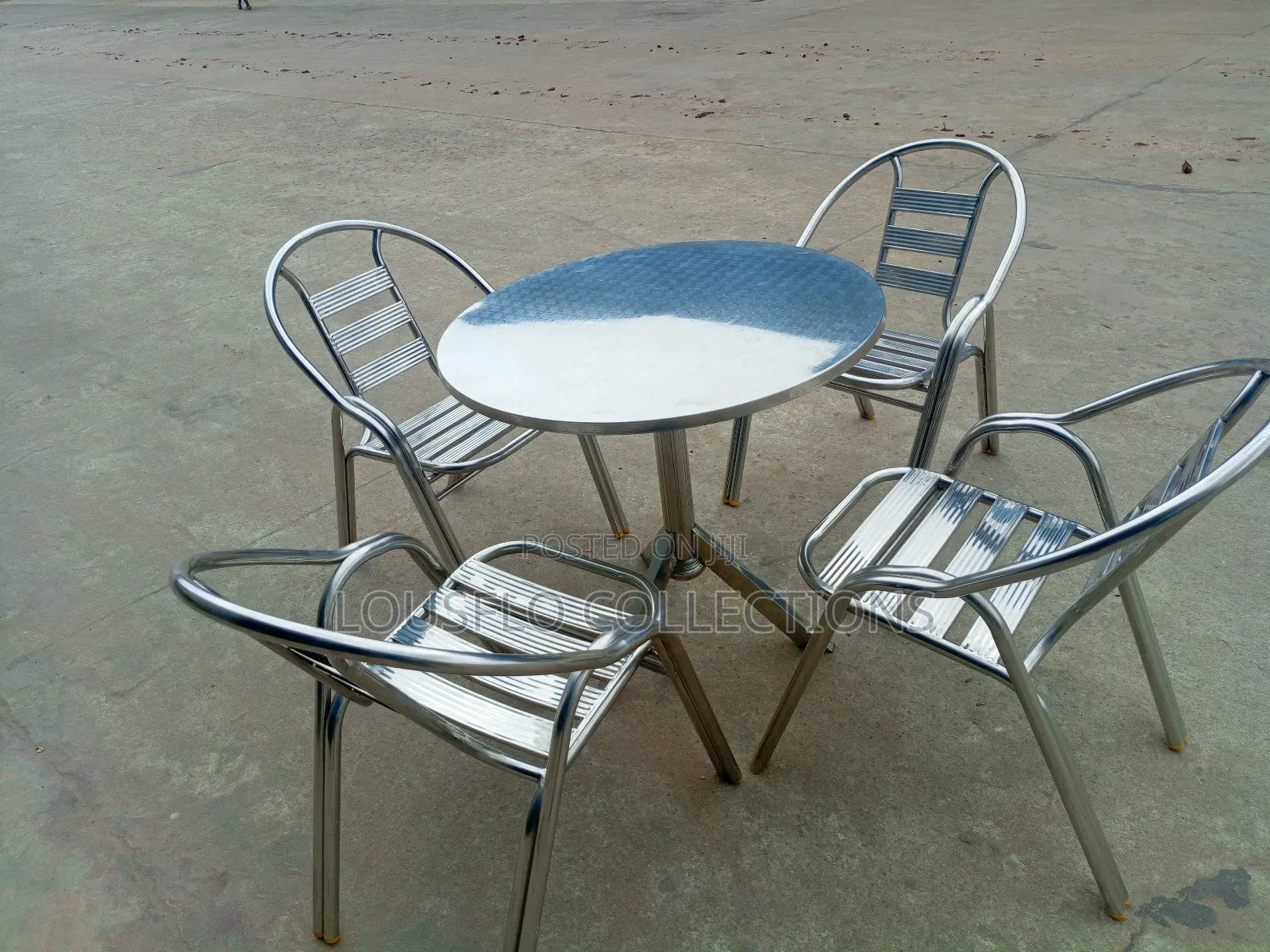 Your Pure 4 Seaters Stainless Steel Chair With Round Table