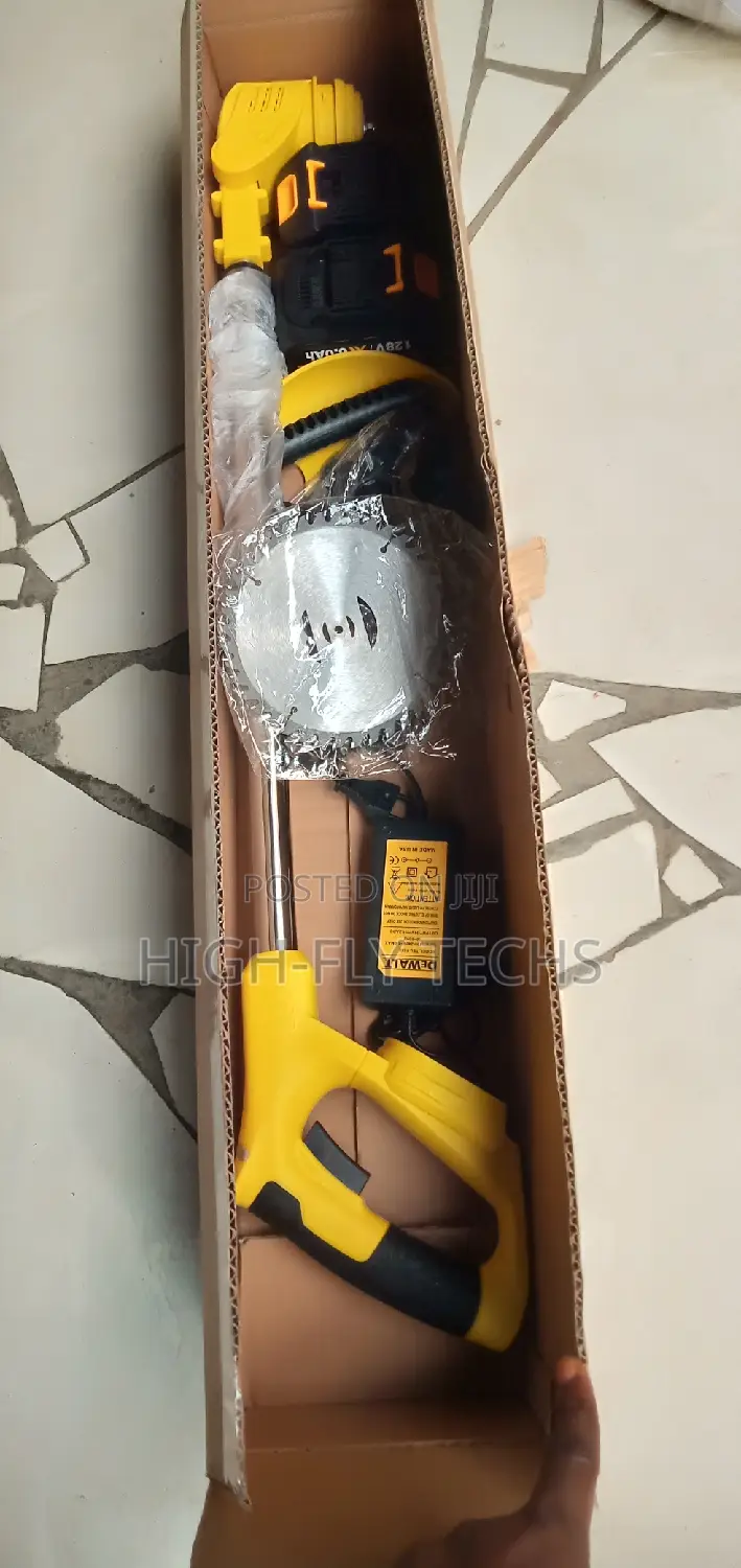 Dewalt Cordless and Lightweight Convenient Lawn Mower