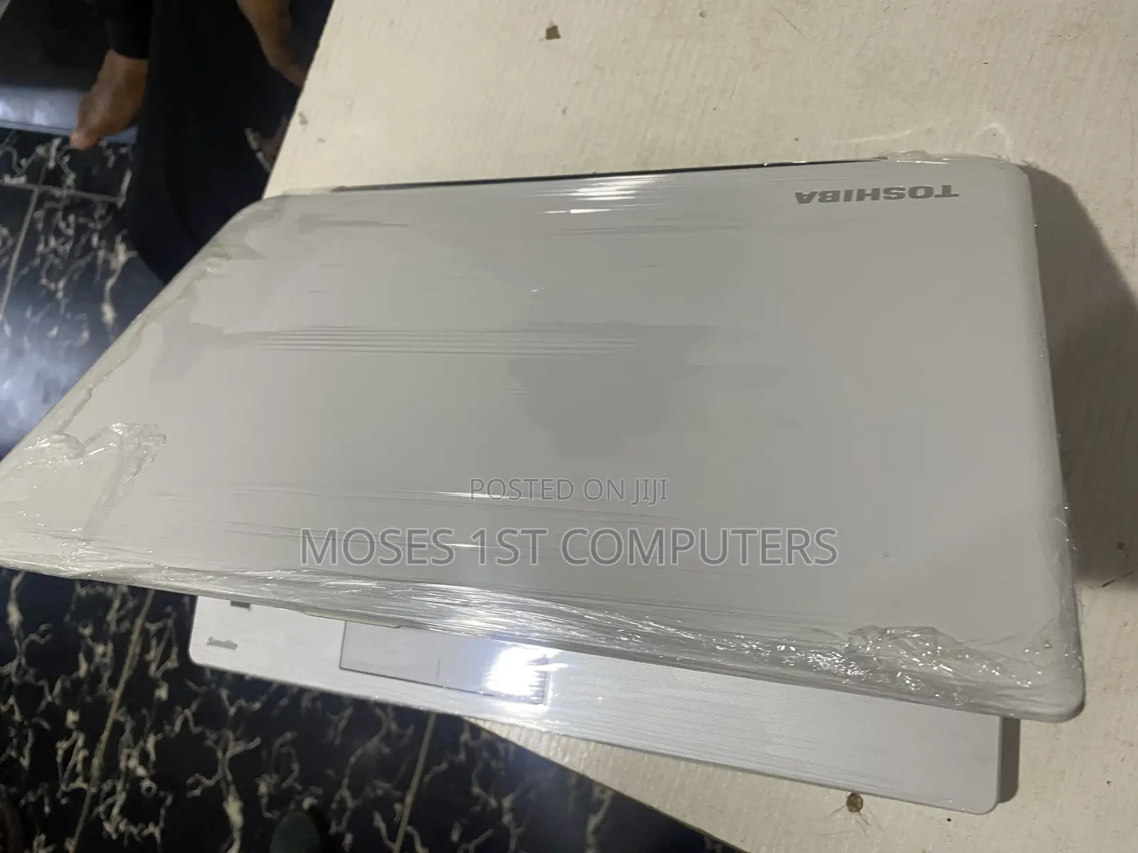 New Laptop Toshiba 8GB Intel HDD 250GB