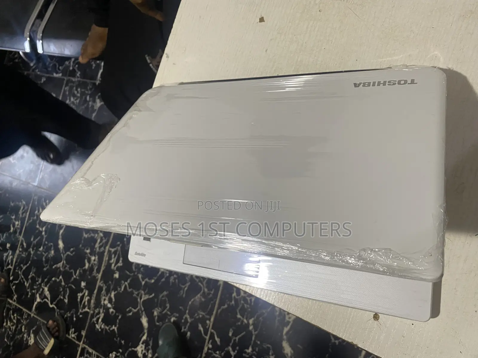New Laptop Toshiba 8GB Intel HDD 250GB