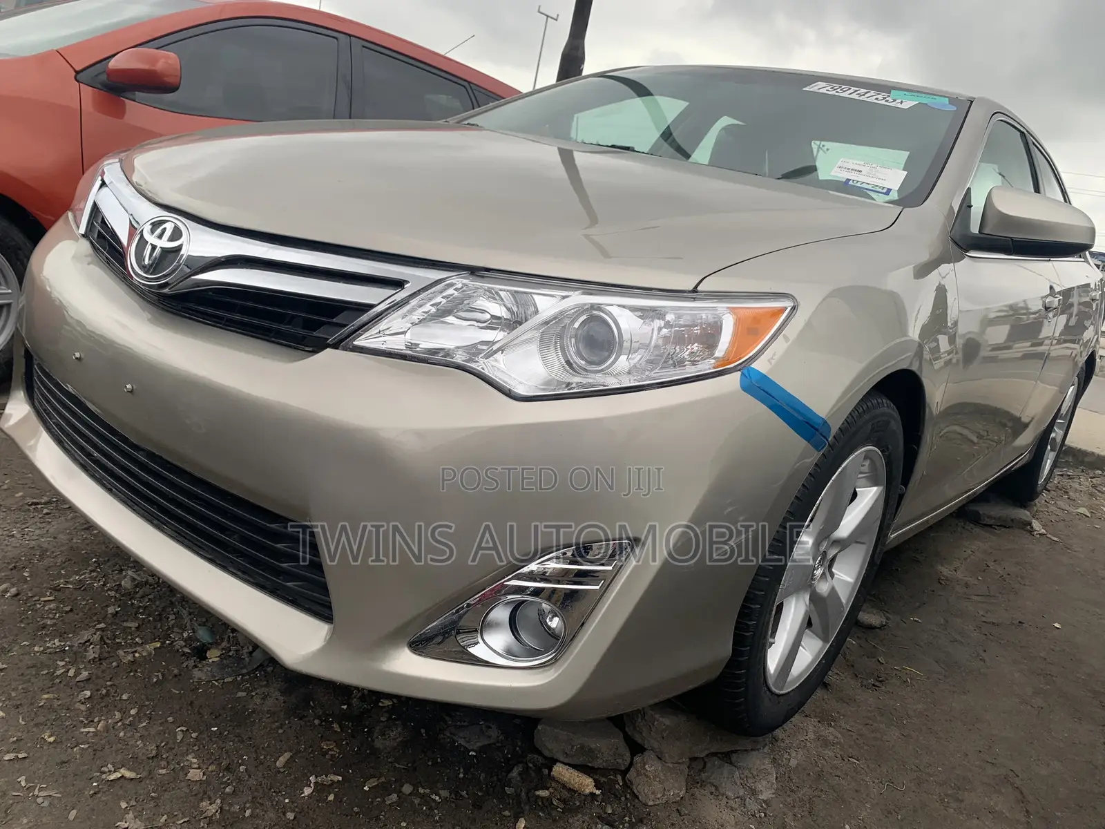 Toyota Camry LE 4dr Sedan (2.5L 4cyl 6A) 2013 Gold