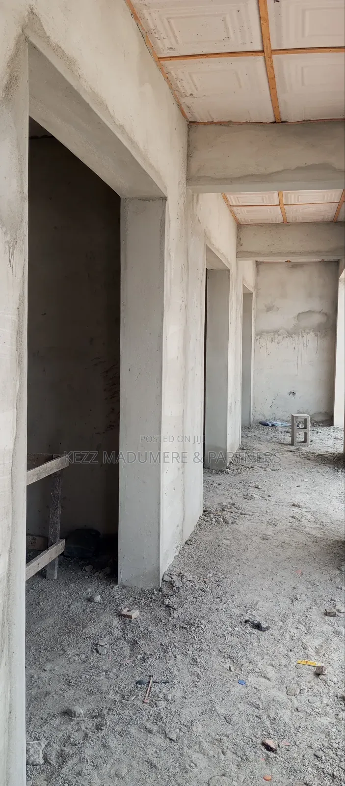 To Let : An Upstairs Shop / Office Space