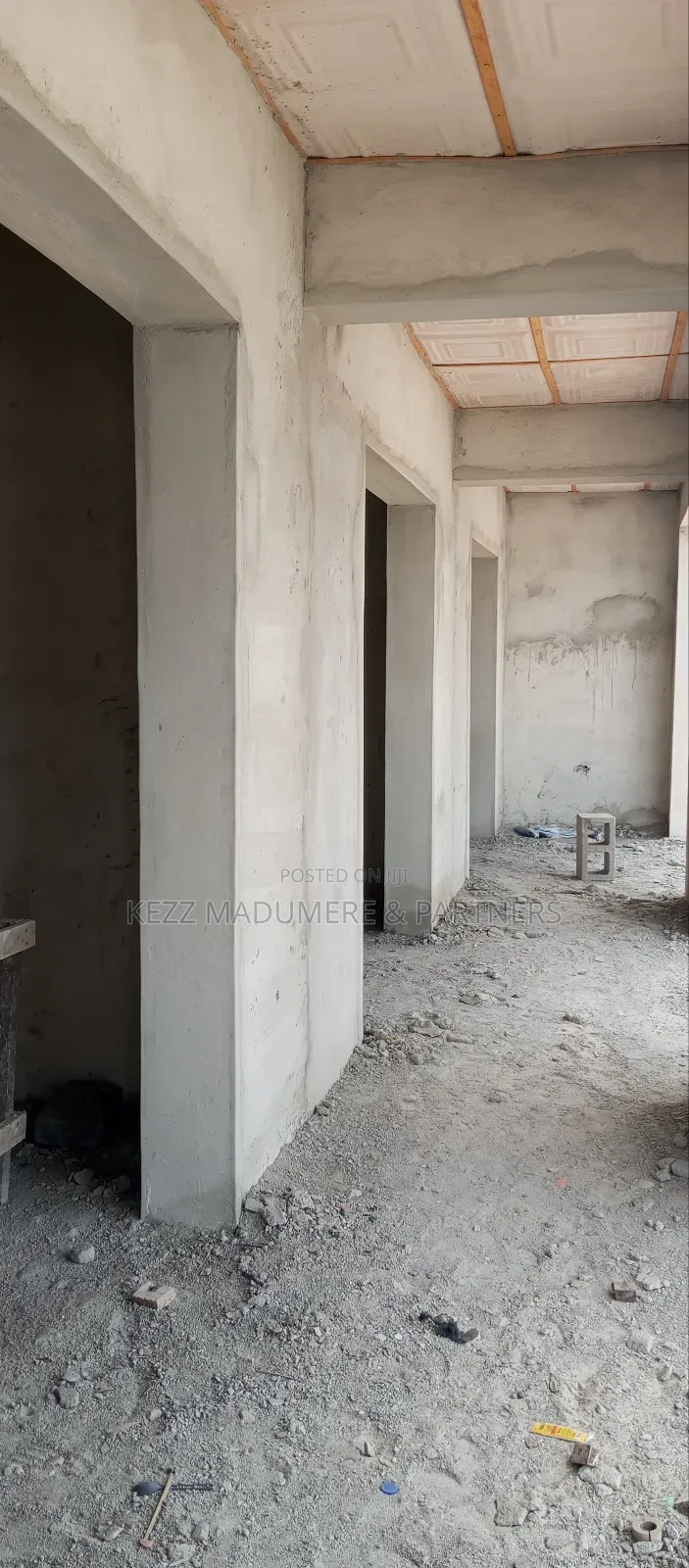 To Let : An Upstairs Shop / Office Space