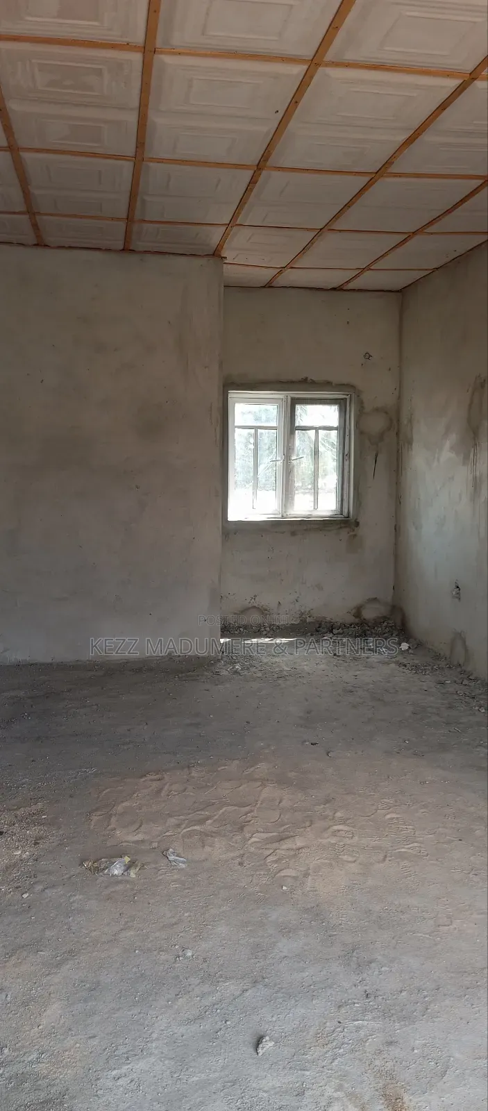To Let : An Upstairs Shop / Office Space