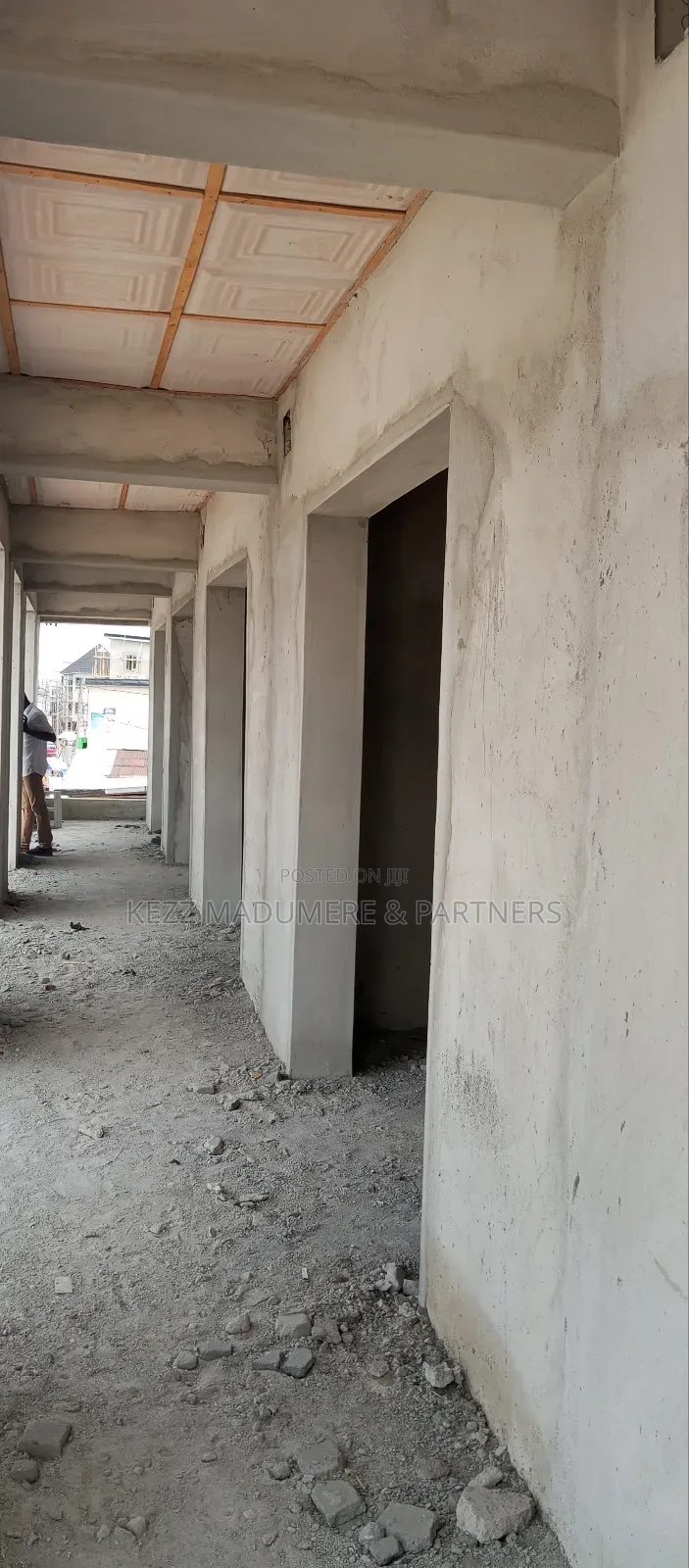 To Let : An Upstairs Shop / Office Space
