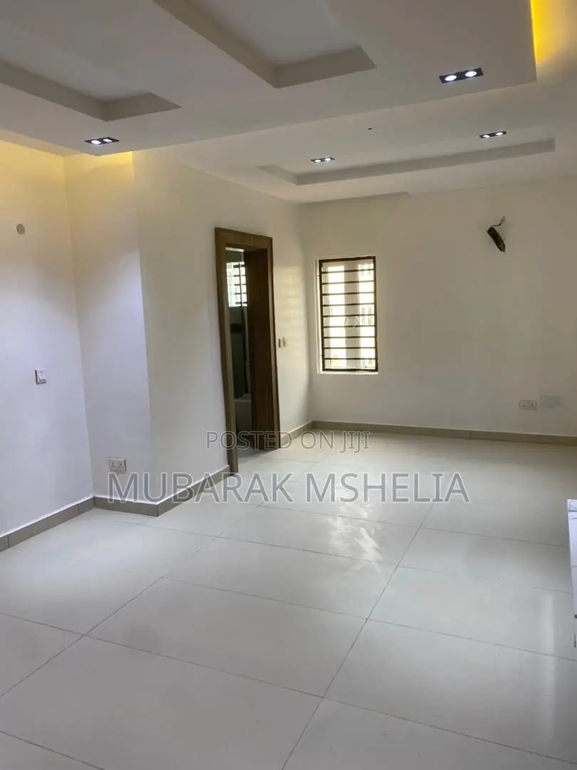 4bdrm Duplex in Gwarinpa for sale