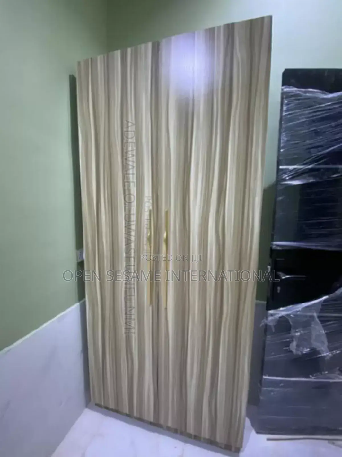 Full HDF High Gloss Masonia Masters Wardrope