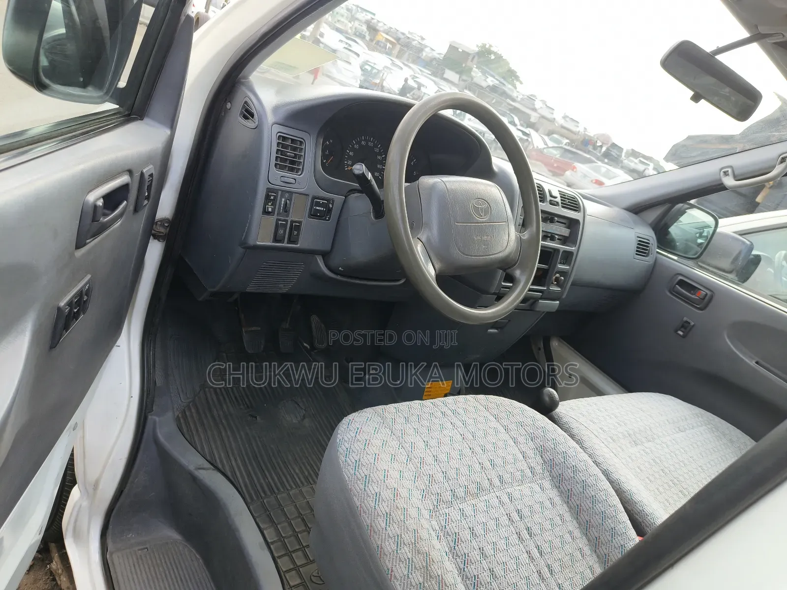 Toyota HiAce 2002 White