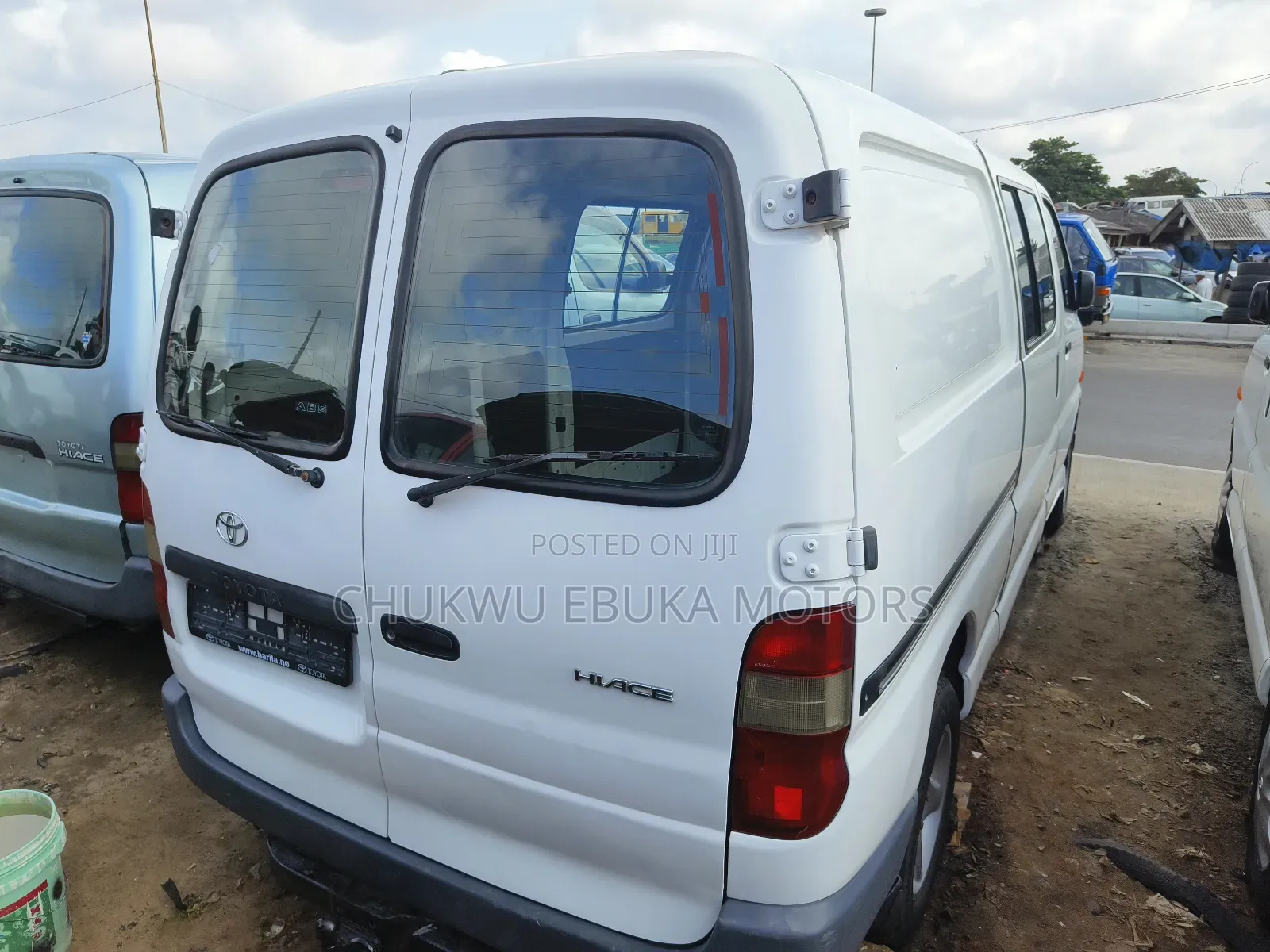 Toyota HiAce 2002 White