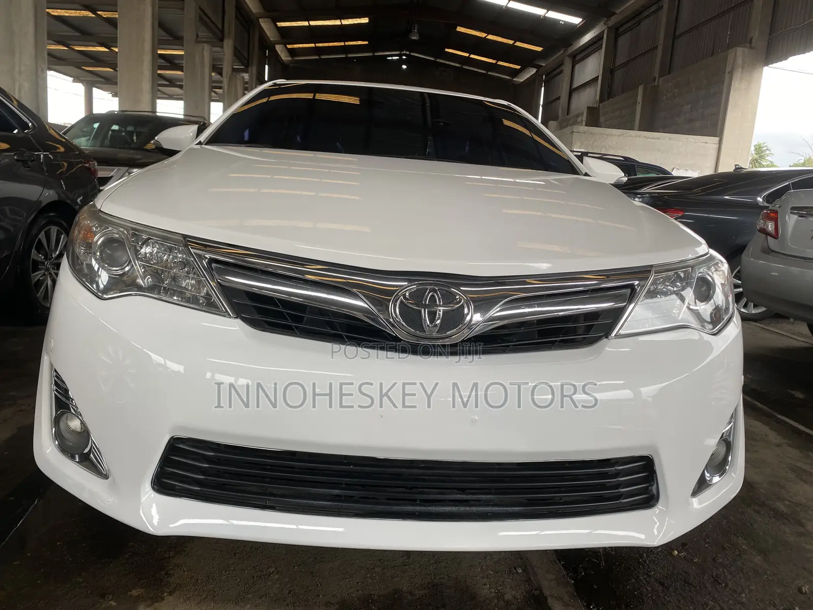 Toyota Camry XLE 4dr Sedan (2.5L 4cyl 6A) 2013 White