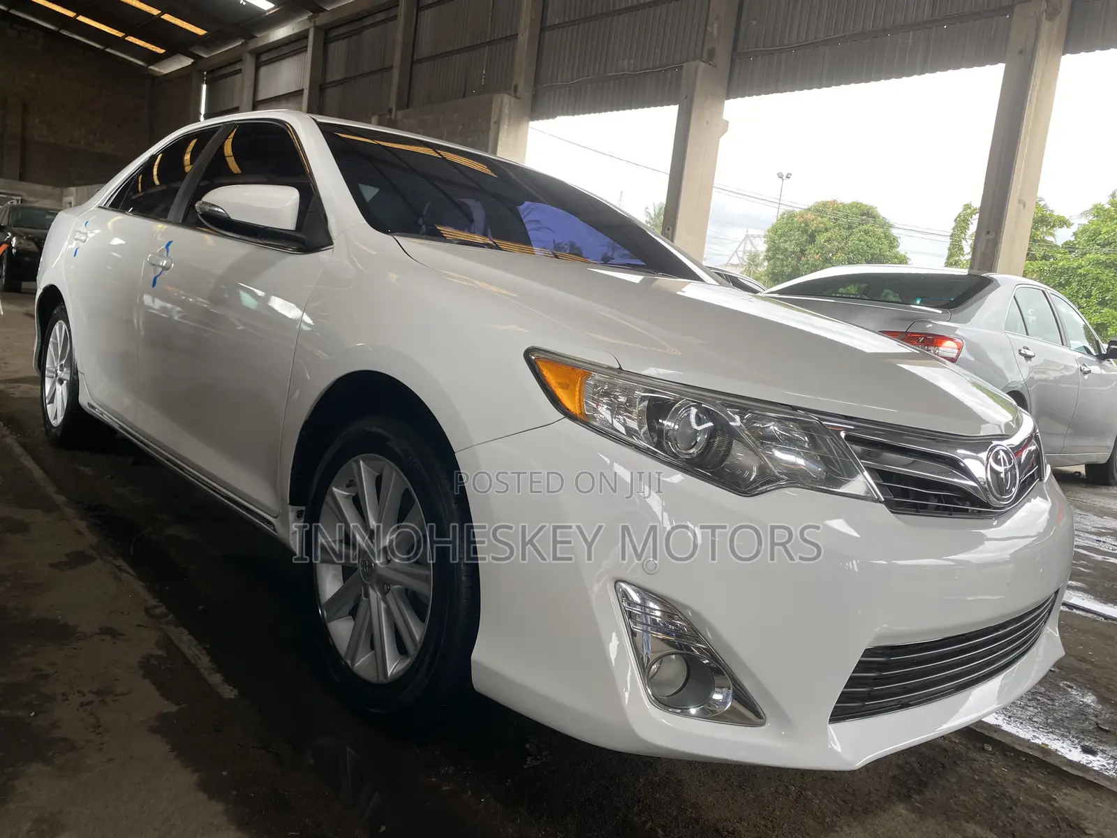 Toyota Camry XLE 4dr Sedan (2.5L 4cyl 6A) 2013 White