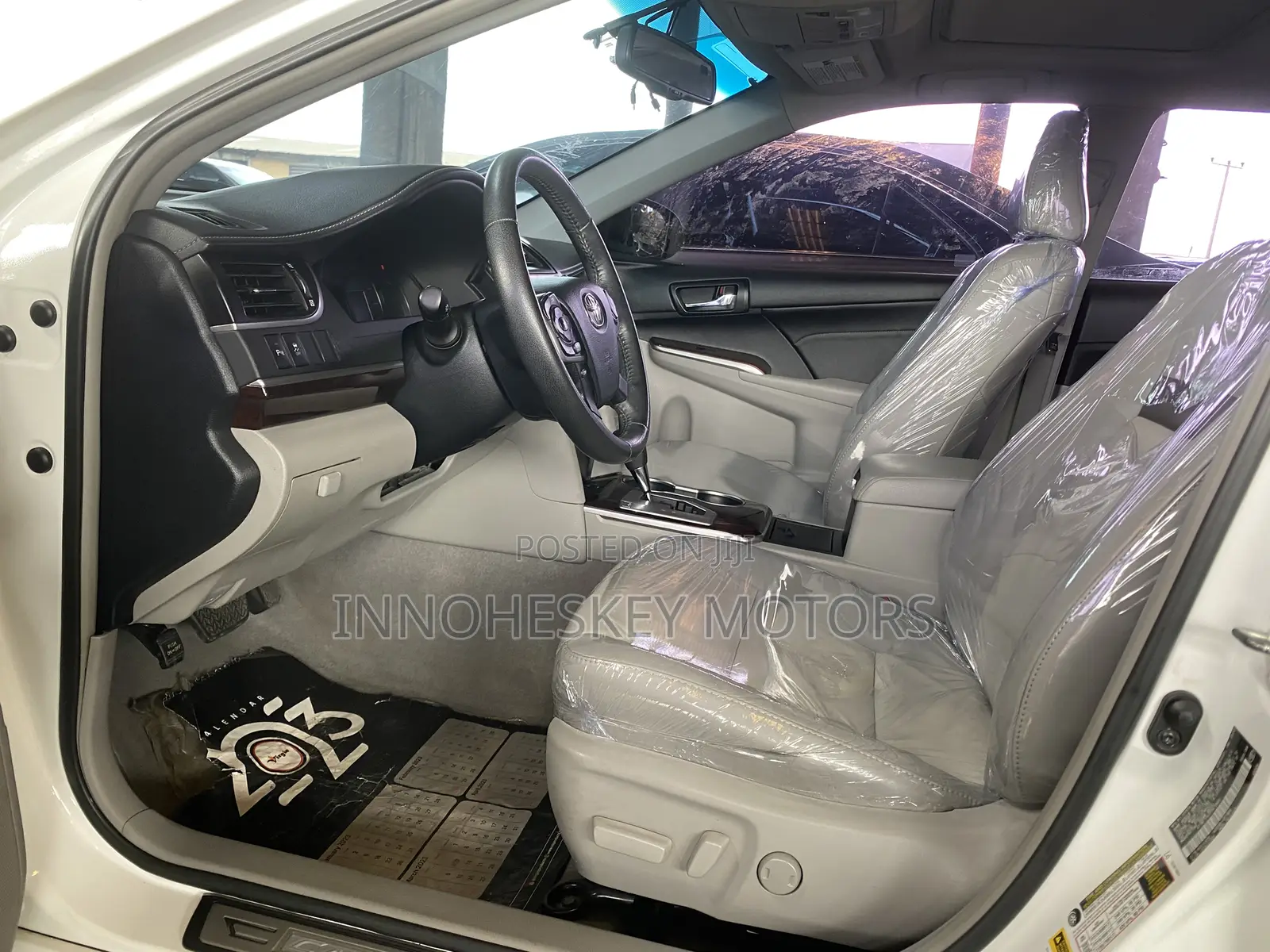 Toyota Camry XLE 4dr Sedan (2.5L 4cyl 6A) 2013 White