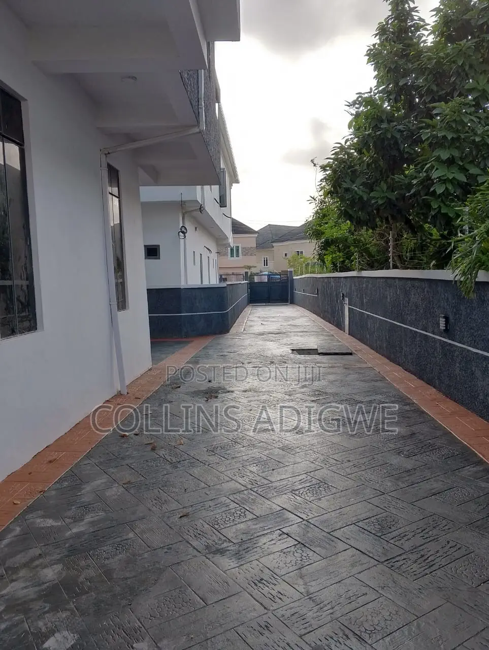 5bdrm Duplex in Ikota Villa Chevron for sale