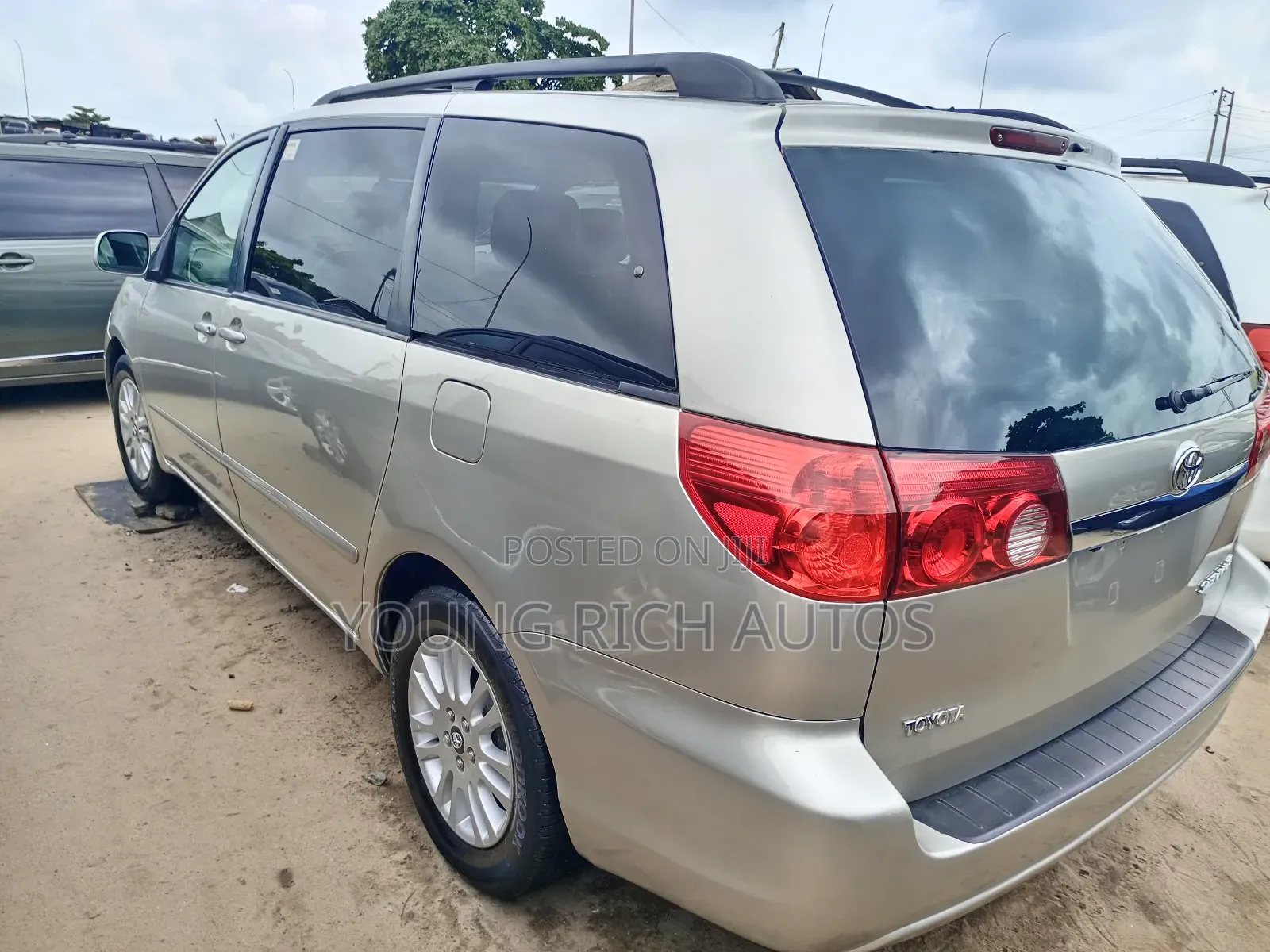 Toyota Sienna 2009 Silver