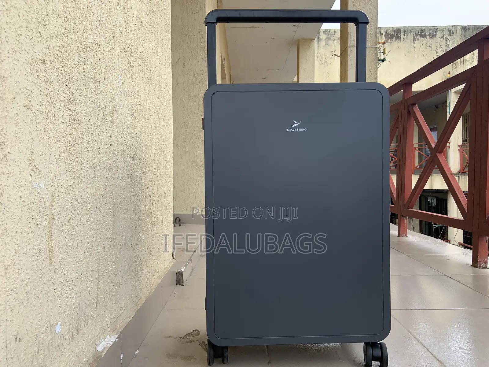 Medium Size Leaves King Quality Wide Pole Travel Luggage