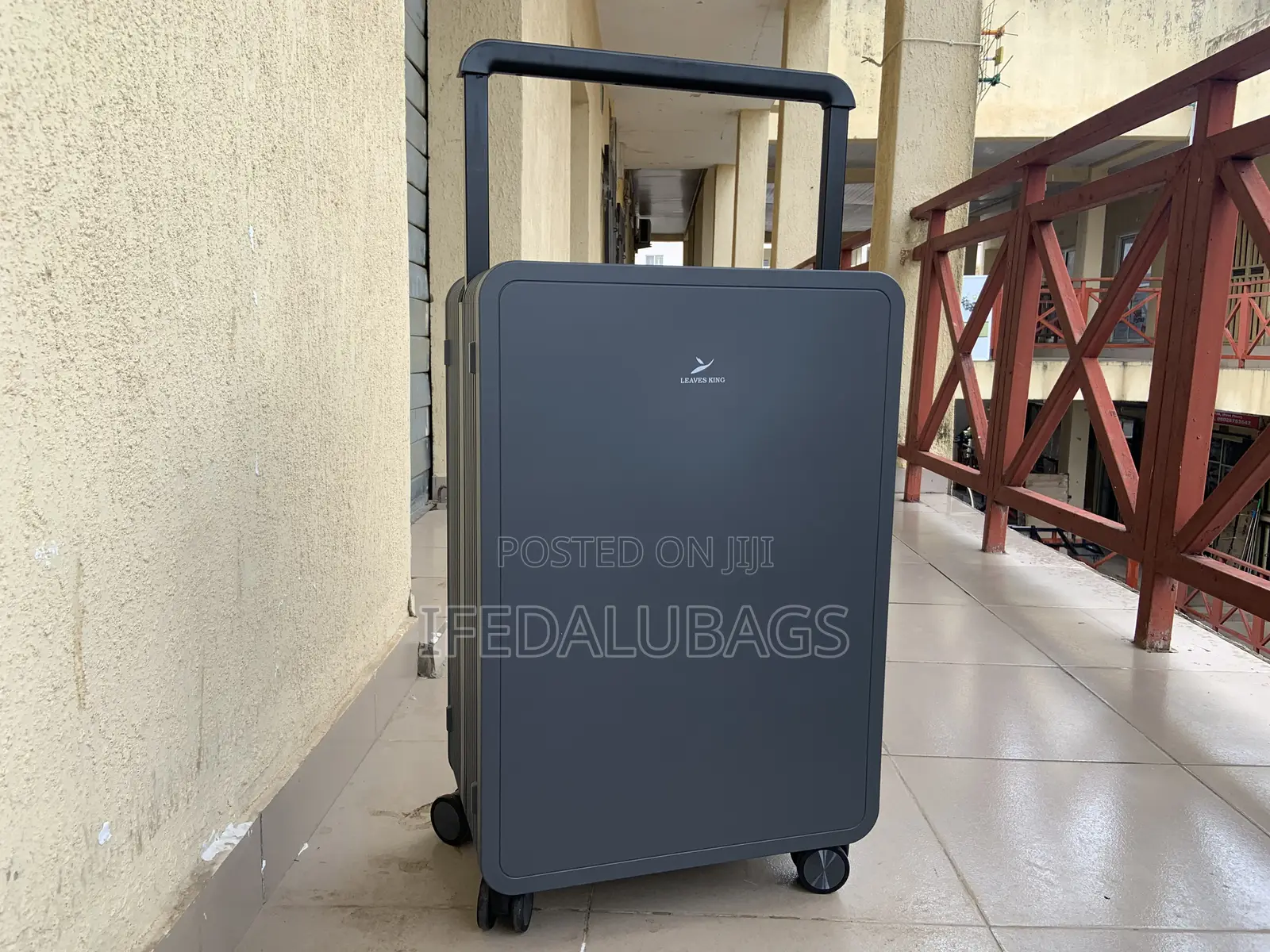 Medium Size Leaves King Quality Wide Pole Travel Luggage