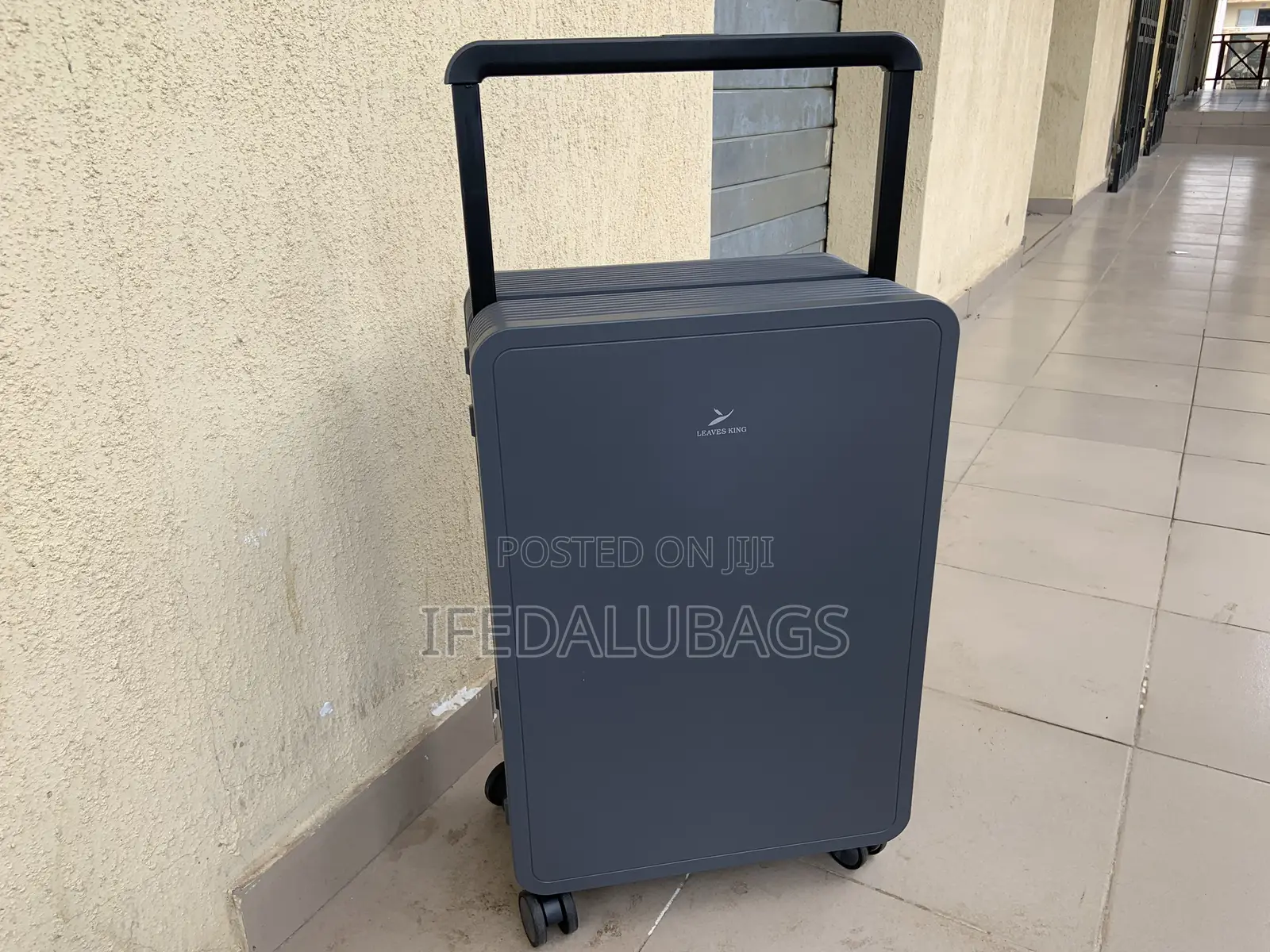 Medium Size Leaves King Quality Wide Pole Travel Luggage